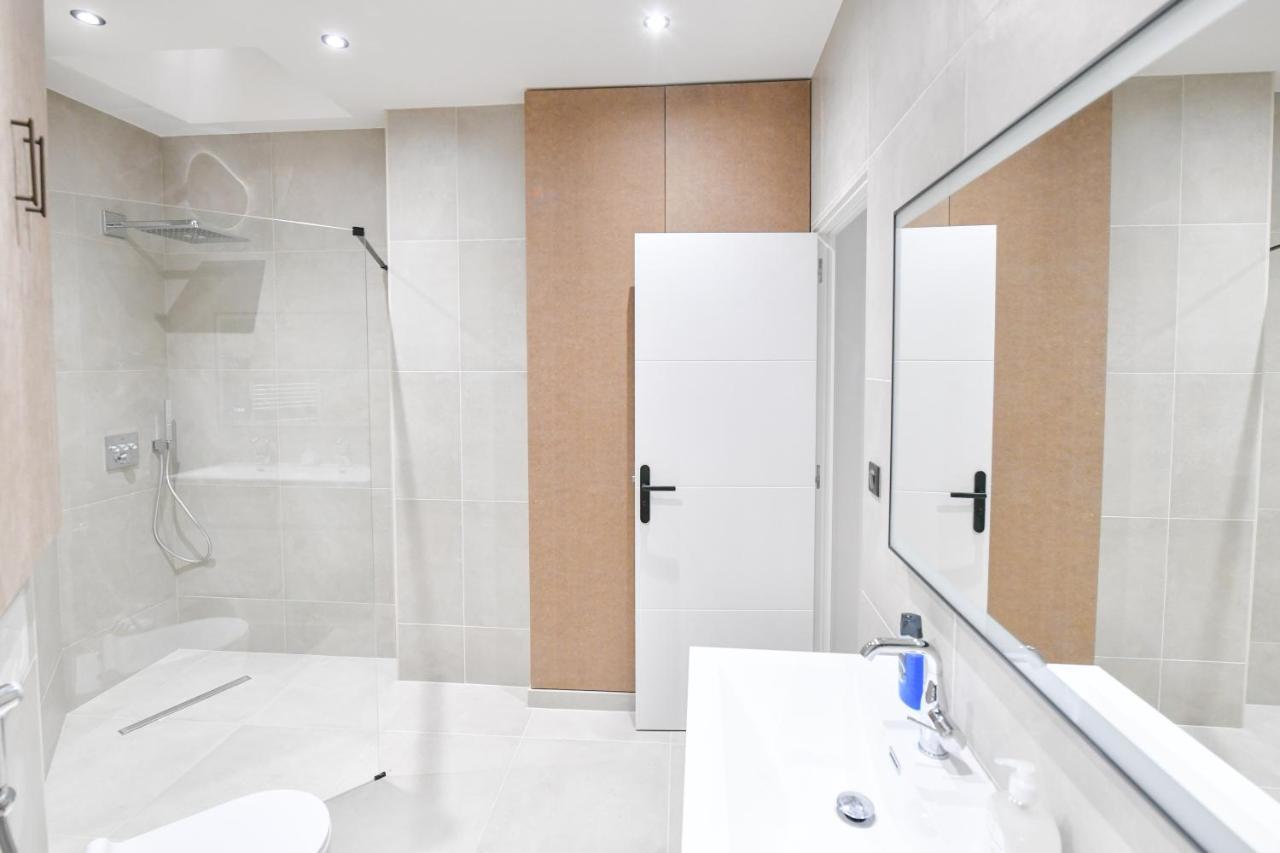 Parking Gratuit - Montmartre Charme & Patio Prive - Sacre-Coeur Metro Anvers פריז מראה חיצוני תמונה