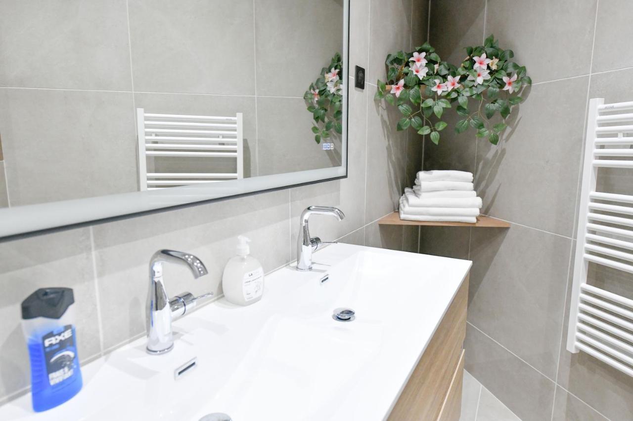 Parking Gratuit - Montmartre Charme & Patio Prive - Sacre-Coeur Metro Anvers פריז מראה חיצוני תמונה