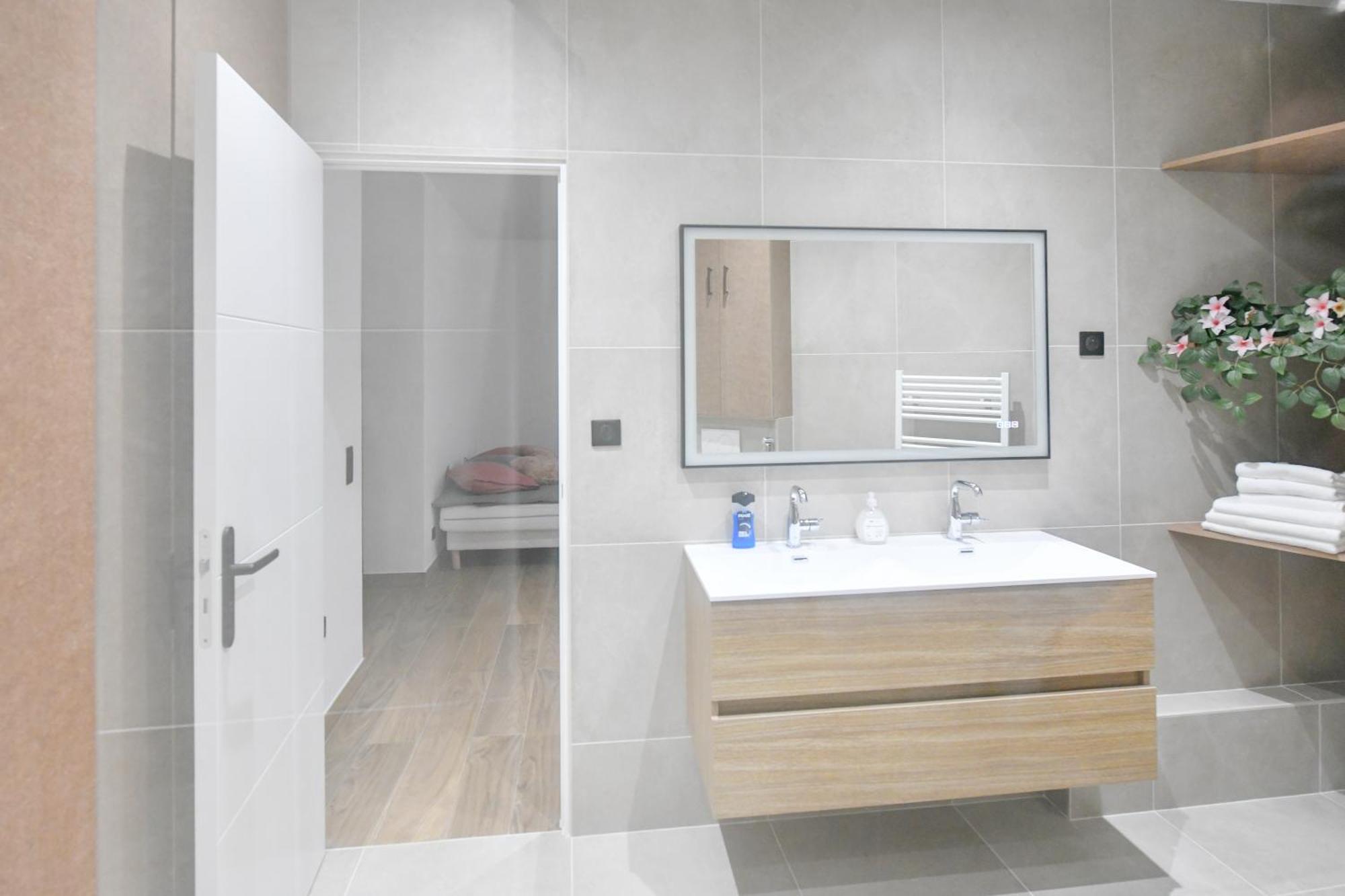 Parking Gratuit - Montmartre Charme & Patio Prive - Sacre-Coeur Metro Anvers פריז מראה חיצוני תמונה
