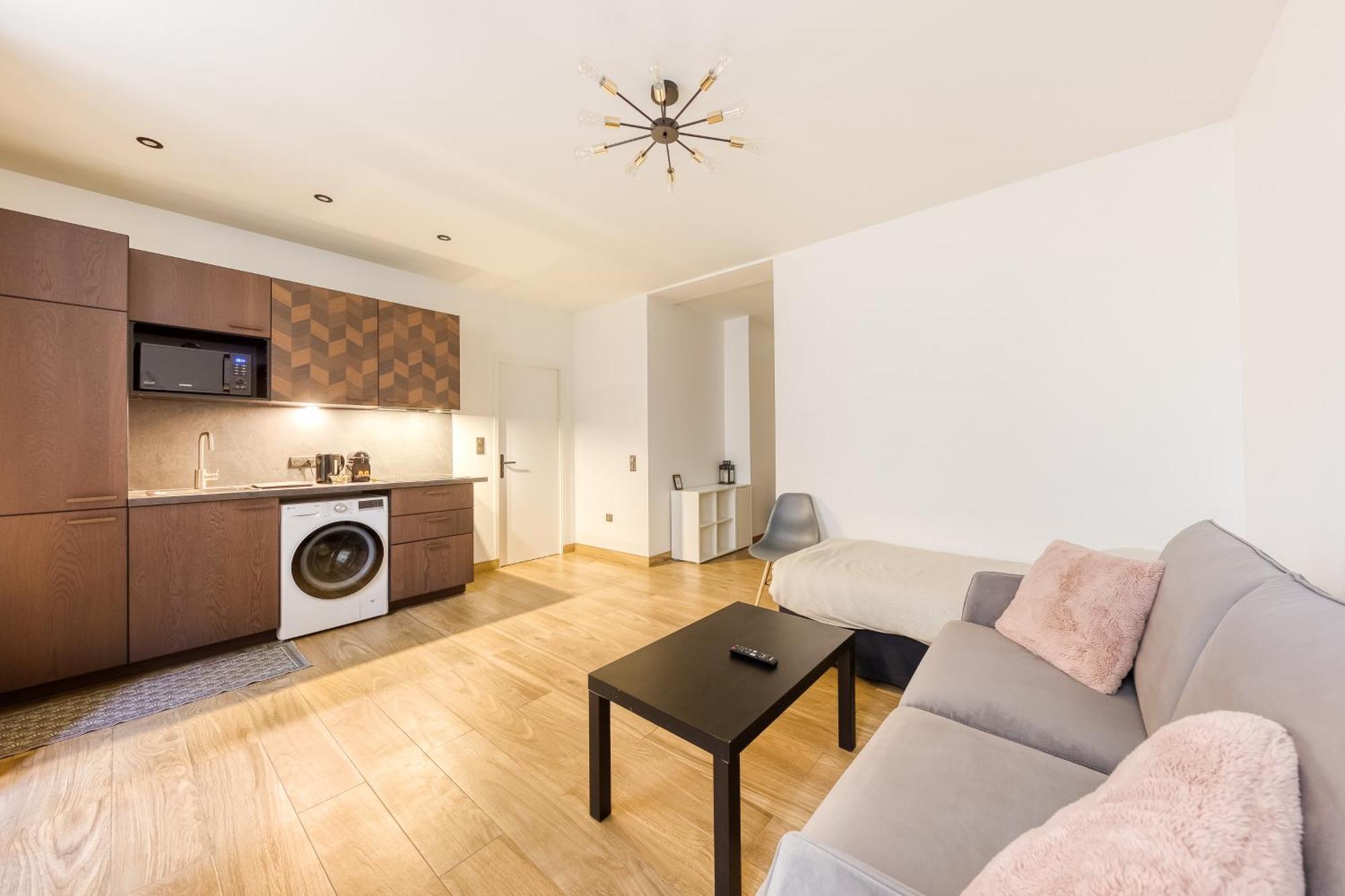 Parking Gratuit - Montmartre Charme & Patio Prive - Sacre-Coeur Metro Anvers פריז מראה חיצוני תמונה